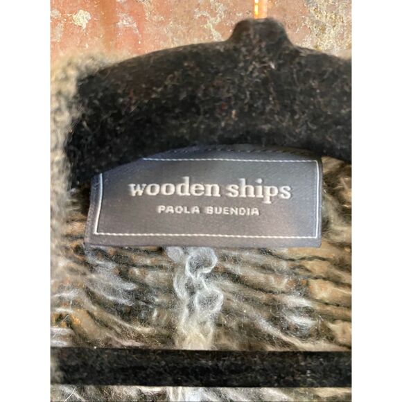 WOODEN SHIPS by Paula Buendia • Charcoal Gray/Cream White Zigzag Knit Shawl Wrap - Picture 4 of 6